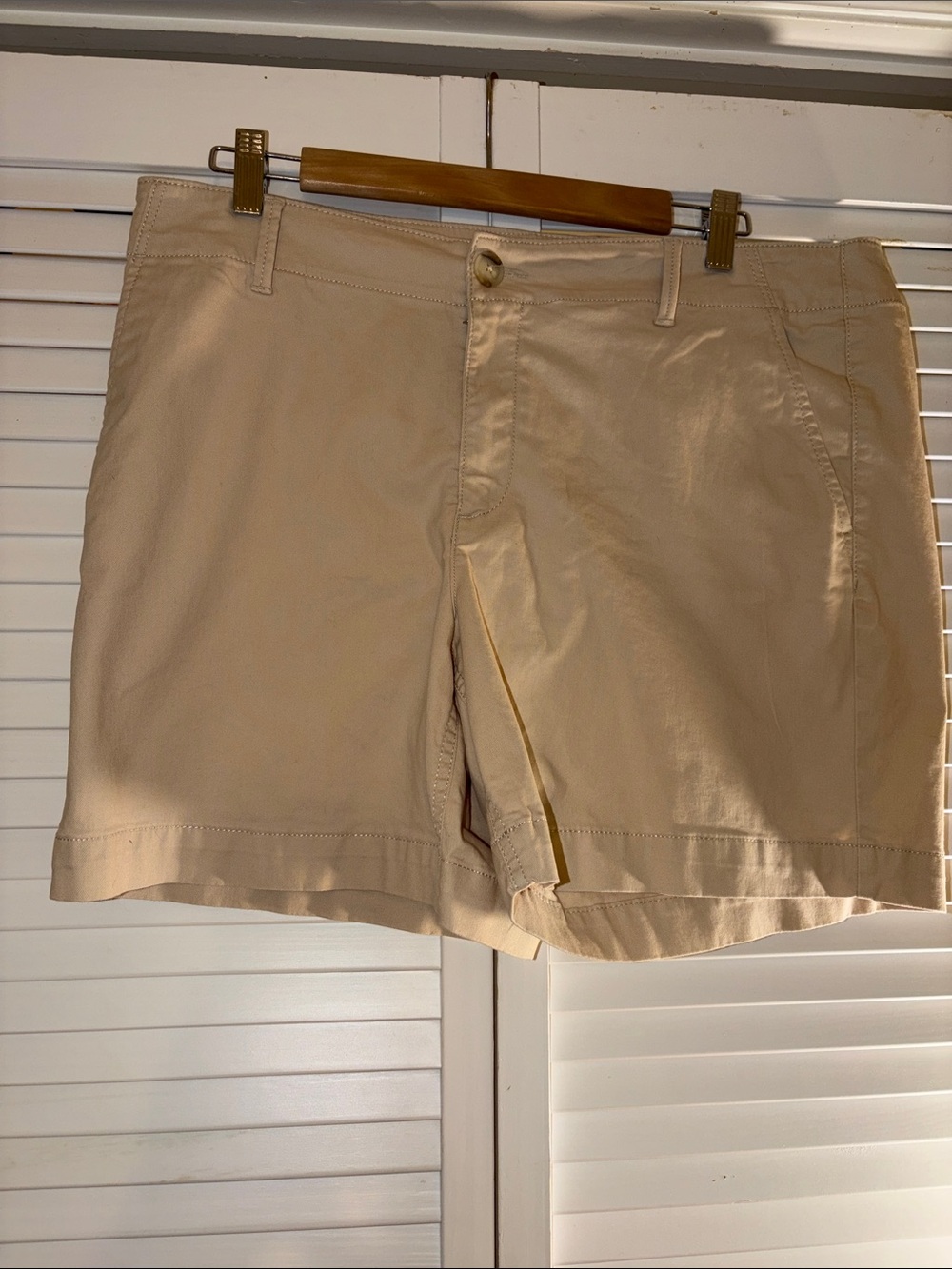 Loft Women’s Monroe Chino Shorts Classic Khaki Tan Angled Side Pockets Size 12